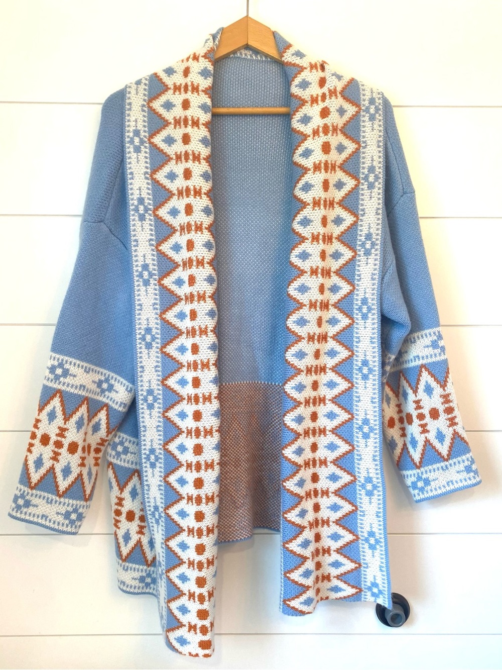 Light Blue Patterned Open-Front Women's Cardigan Sweater (size Medium/ large)
